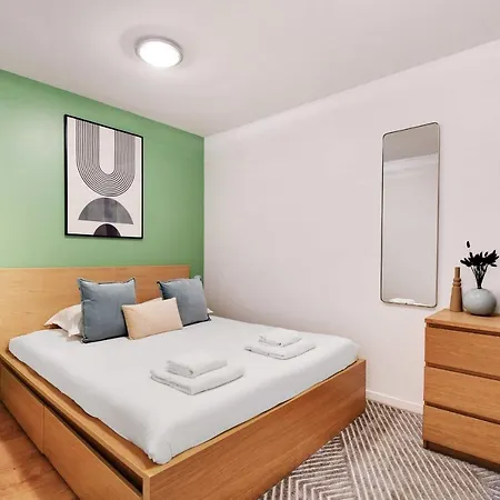 Enchanting 2-bdr Parisian With Modern Comforts * Paris
