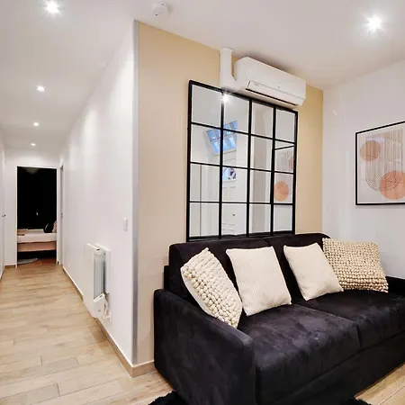Enchanting 2-bdr Parisian With Modern Comforts *